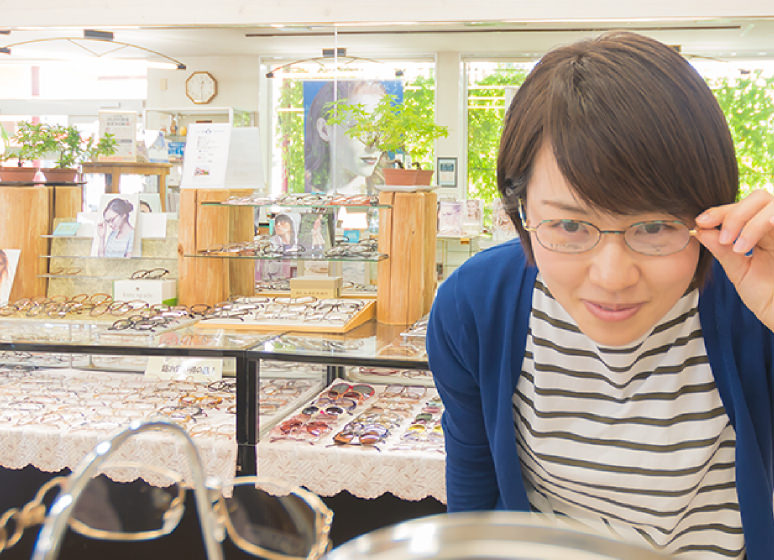 お顔に合ったフレーム選び