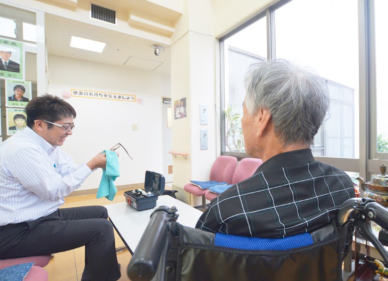 施設への訪問もOK!ロビーにて受付してます。